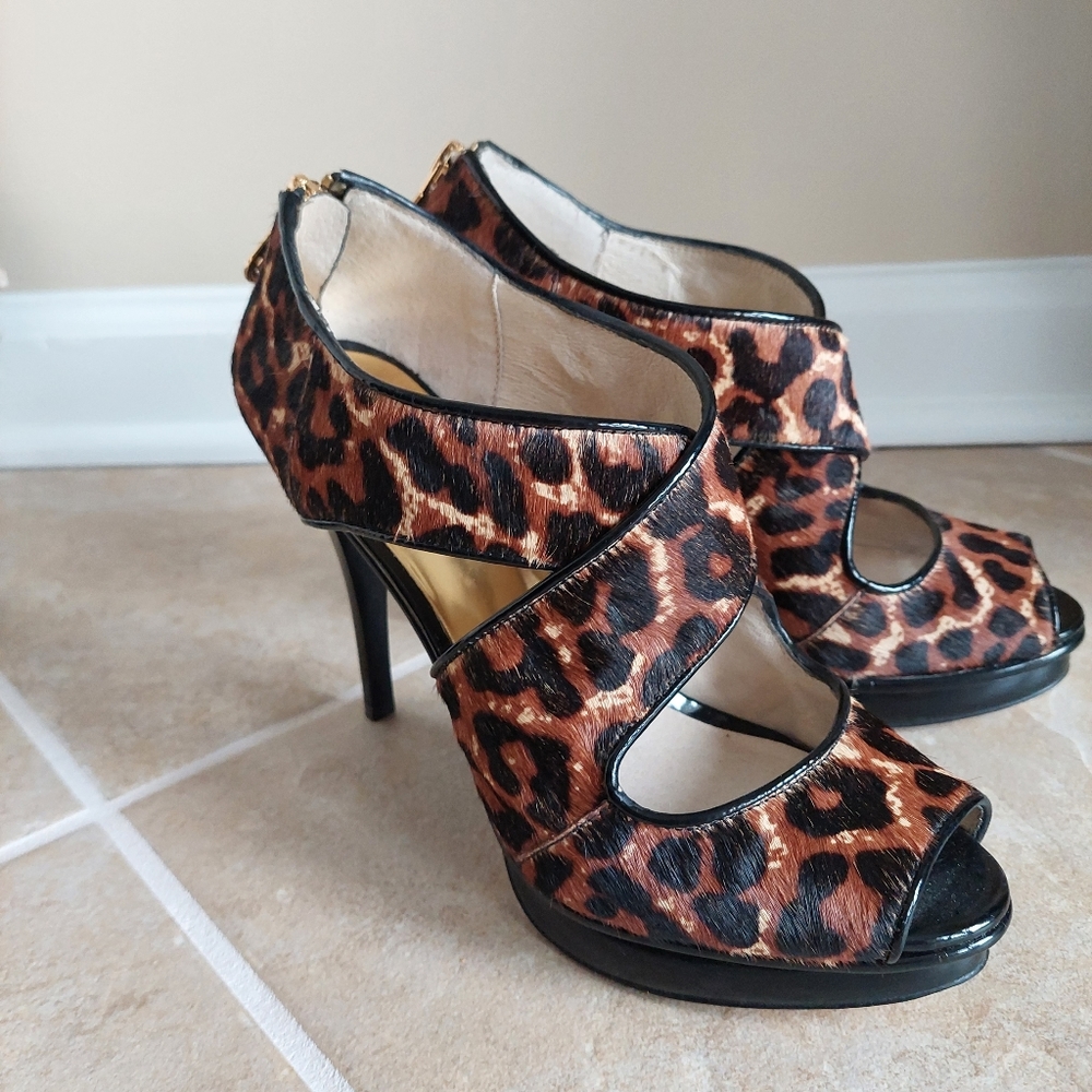 MICHAEL MICHAEL KORS AUTHENTIC CALF HAIR PEEP TOE CRISS CROSSED SANDALS